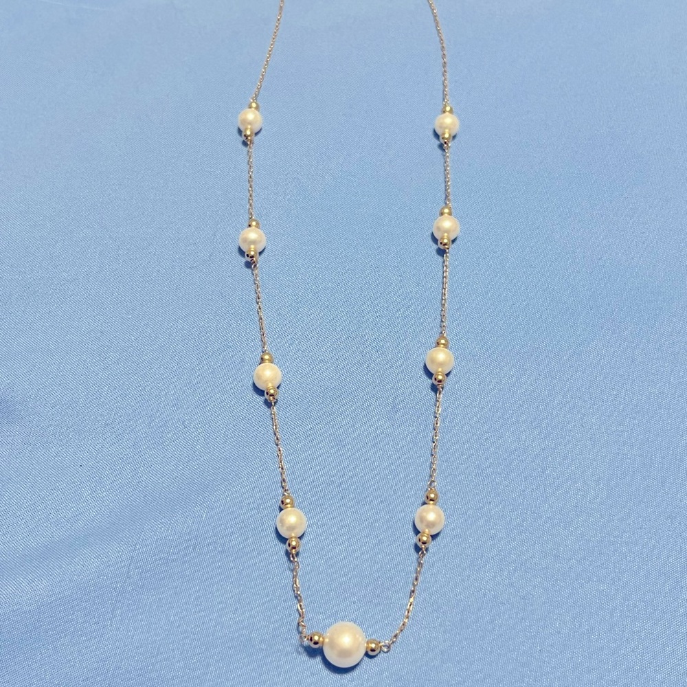 Belle de Mer cultured fresh water 18” Pearl necklace, 14k gold, pre-owned.